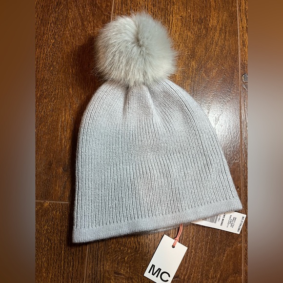 ARITZIA MAIN CHARACTER SNOW DAY BEANIE - Picture 2 of 9